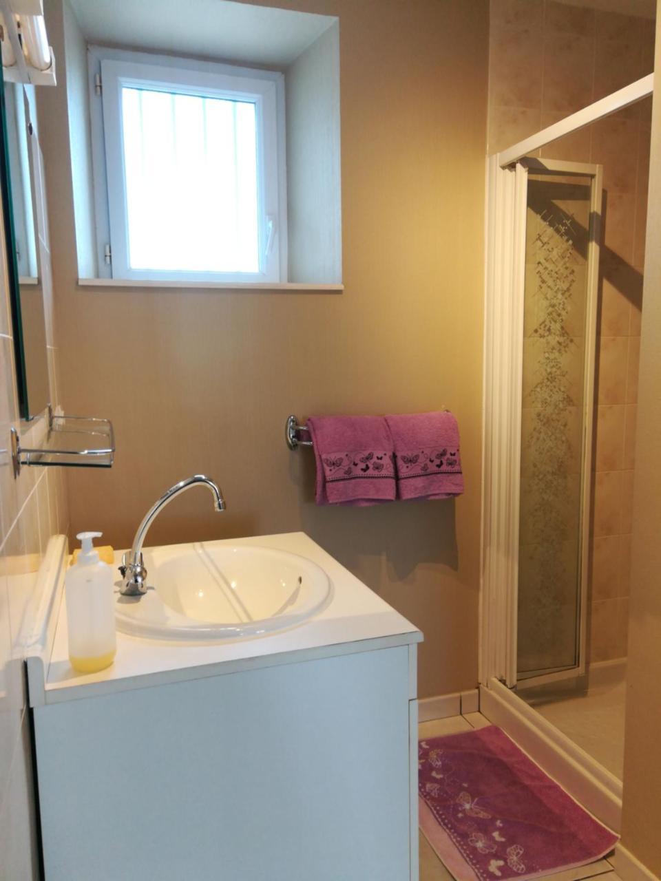 Chambres D'Hotes Le Petit Angle Saint-Broladre Exterior foto